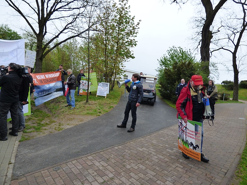 Thumbnail of 063.jpg